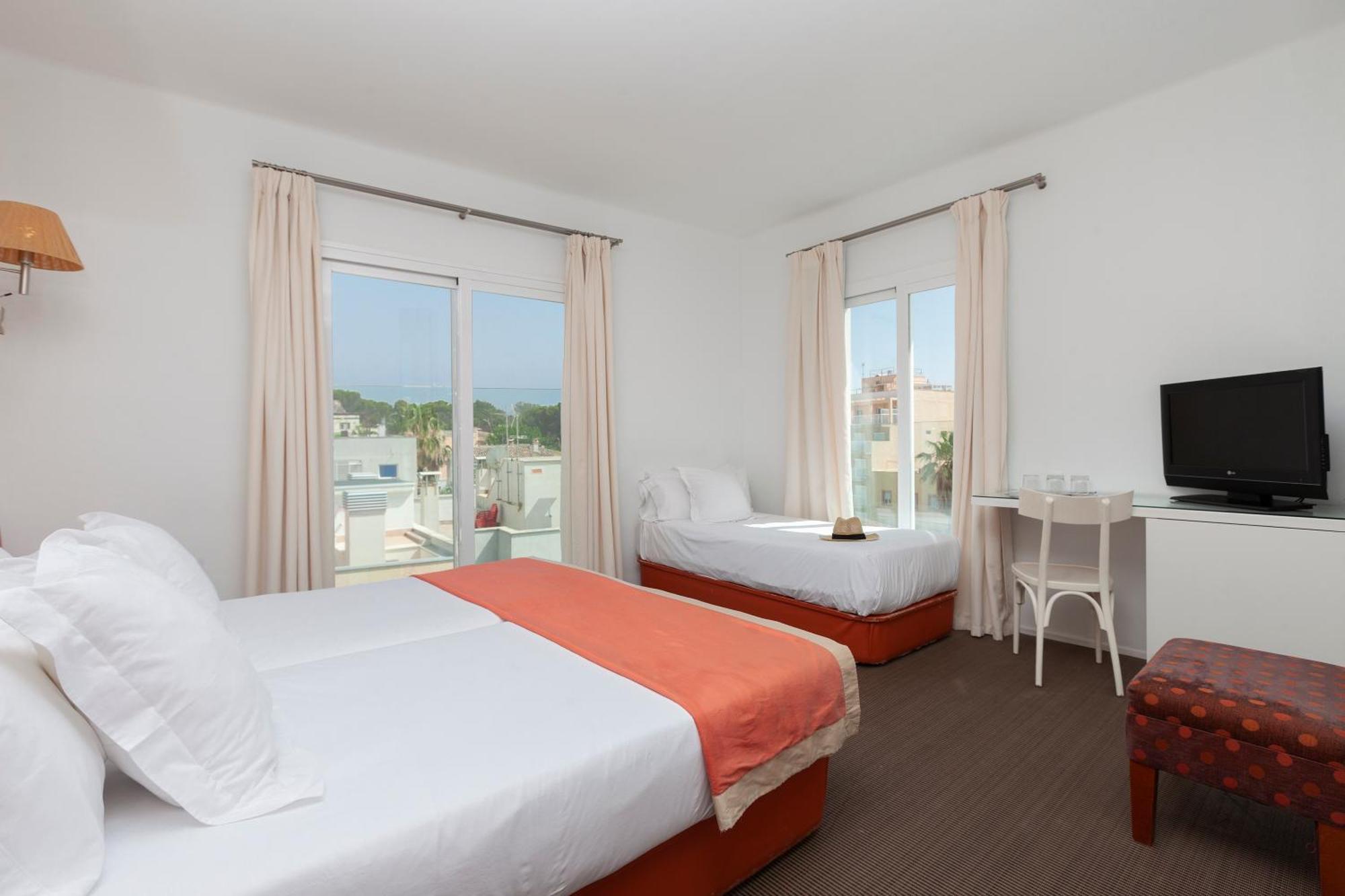 Triple Room,938415766:JPEG